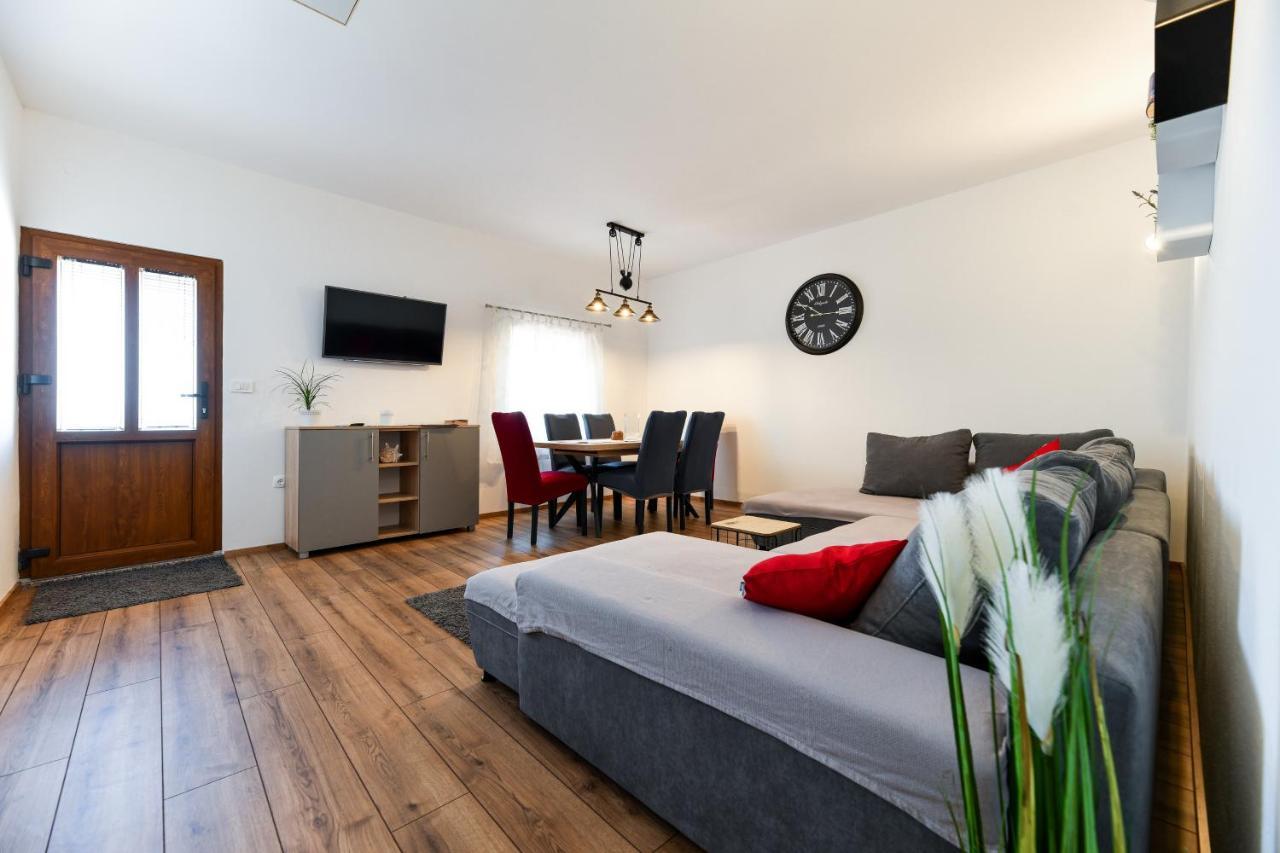 Holiday Home Skevini Dvori Starigrad Paklenica Eksteriør bilde